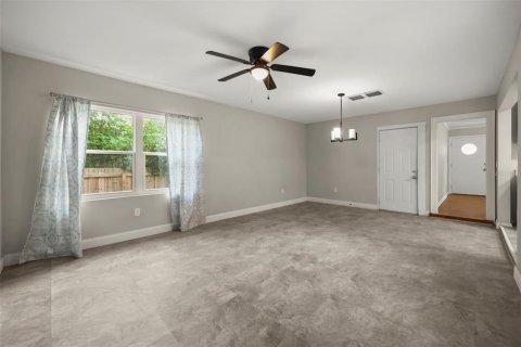 House in Sanford, Florida 3 bedrooms, 108.05 sq.m. № 2394415 - photo 10