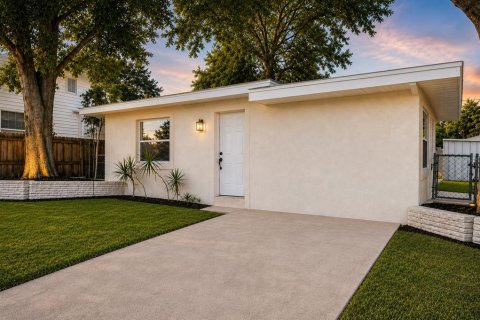 Villa ou maison à Saint Petersburg, Floride 3 chambres, 90.67 m2 № 2285052