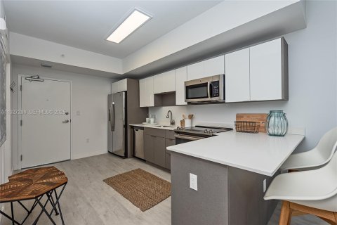 Condominio en alquiler en Miami, Florida, 1 dormitorio, 52.03 m2 № 1986229 - foto 16