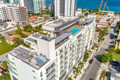 Condominio en alquiler en Miami, Florida, 1 dormitorio, 52.03 m2 № 1986229 - foto 3