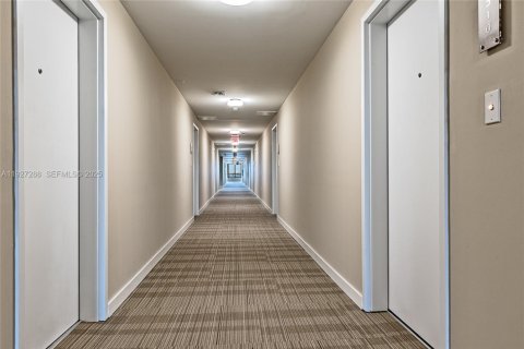 Condominio en alquiler en Miami, Florida, 1 dormitorio, 52.03 m2 № 1986229 - foto 13