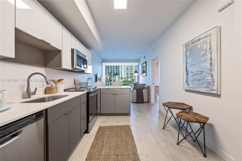 Condominio en alquiler en Miami, Florida, 1 dormitorio, 52.03 m2 № 1986229 - foto 14