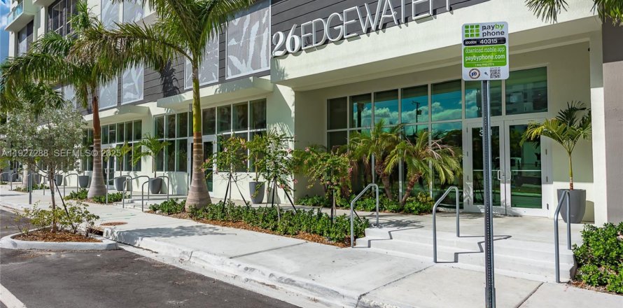 Condominio en Miami, Florida, 1 dormitorio  № 1986229