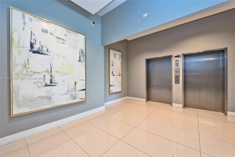 Condominio en alquiler en Miami, Florida, 1 dormitorio, 52.03 m2 № 1986229 - foto 11