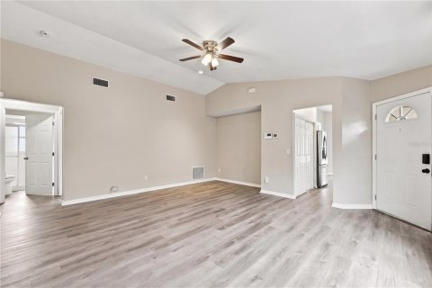 House in Orlando, Florida 3 bedrooms, 129.6 sq.m. № 2378037 - photo 7
