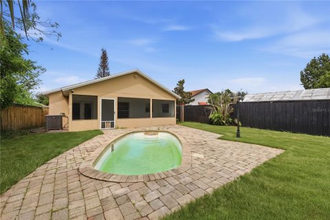 House in Orlando, Florida 3 bedrooms, 129.6 sq.m. № 2378037 - photo 2