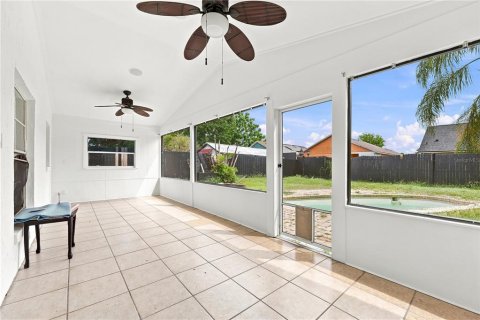 House in Orlando, Florida 3 bedrooms, 129.6 sq.m. № 2378037 - photo 3