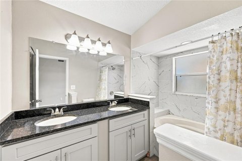House in Orlando, Florida 3 bedrooms, 129.6 sq.m. № 2378037 - photo 6