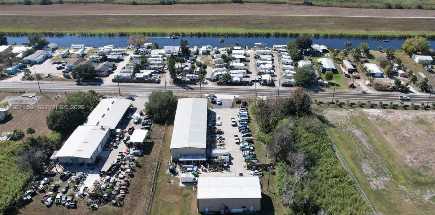 Дом в Окичоби, Флорида 3 комнаты, 201.69м2 № 2026740