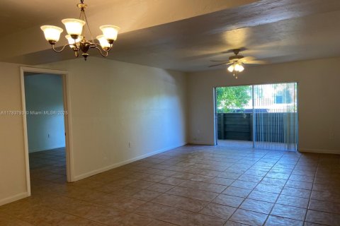 Condominio en venta en Miami, Florida, 2 dormitorios, 96.99 m2 № 1981822 - foto 2