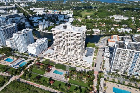 Condo in Miami Beach, Florida, 1 bedroom  № 1941105 - photo 9