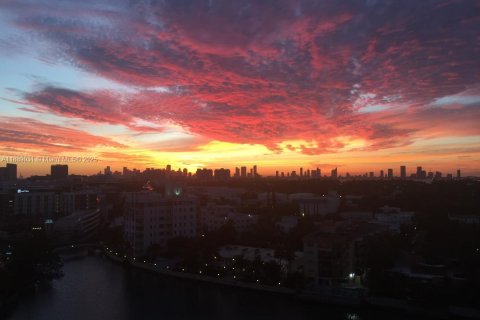 Condominio en alquiler en Miami Beach, Florida, 1 dormitorio, 78.78 m2 № 1941105 - foto 23