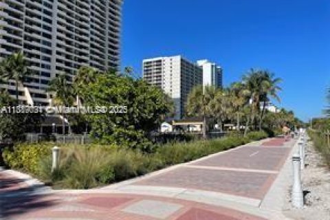 Condominio en alquiler en Miami Beach, Florida, 1 dormitorio, 78.78 m2 № 1941105 - foto 17