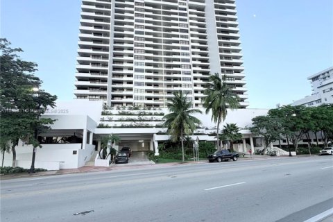 Condominio en alquiler en Miami Beach, Florida, 1 dormitorio, 78.78 m2 № 1941105 - foto 1