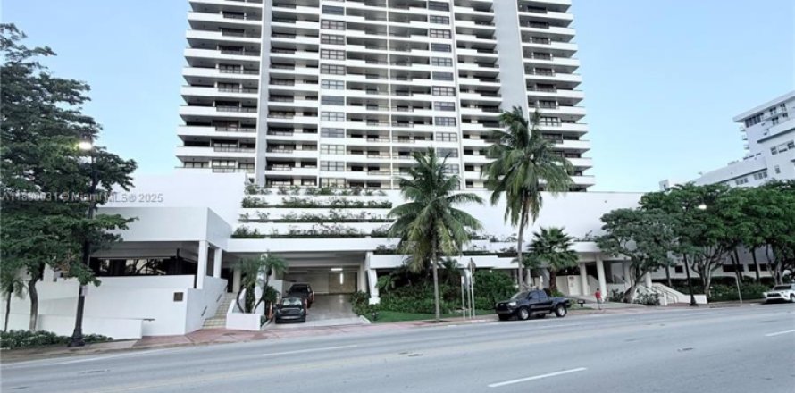 Condominio en Miami Beach, Florida, 1 dormitorio  № 1941105