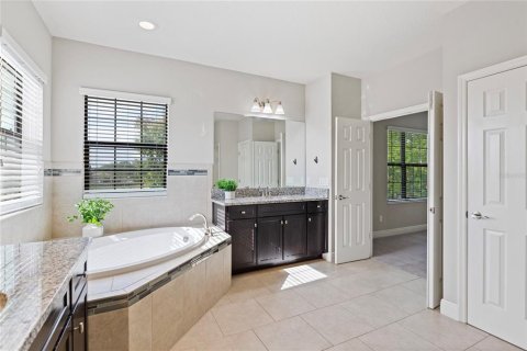 Villa ou maison à vendre à Wesley Chapel, Floride: 6 chambres, 450.2 m2 № 2217510 - photo 24