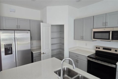 Adosado en venta en Davenport, Florida, 3 dormitorios № 2073113 - foto 13