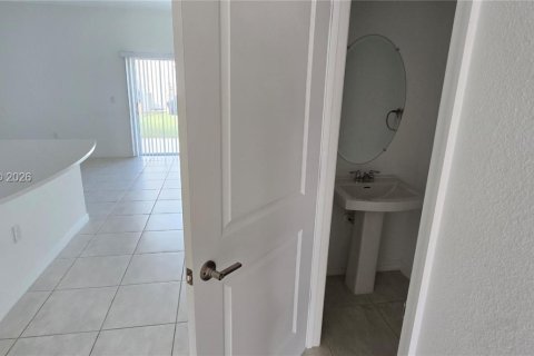Adosado en venta en Davenport, Florida, 3 dormitorios № 2073113 - foto 8