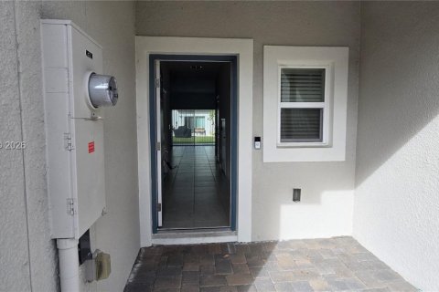 Adosado en venta en Davenport, Florida, 3 dormitorios № 2073113 - foto 3