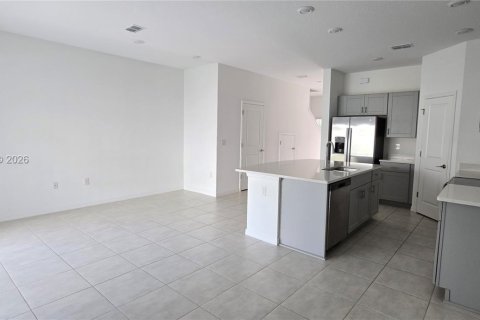 Adosado en venta en Davenport, Florida, 3 dormitorios № 2073113 - foto 11