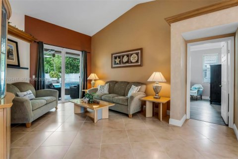Casa en venta en Pembroke Pines, Florida, 4 dormitorios, 199.65 m2 № 2077389 - foto 10