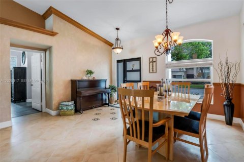 Casa en venta en Pembroke Pines, Florida, 4 dormitorios, 199.65 m2 № 2077389 - foto 6