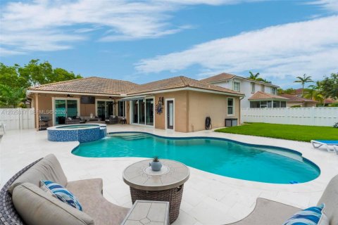 Casa en venta en Pembroke Pines, Florida, 4 dormitorios, 199.65 m2 № 2077389 - foto 2