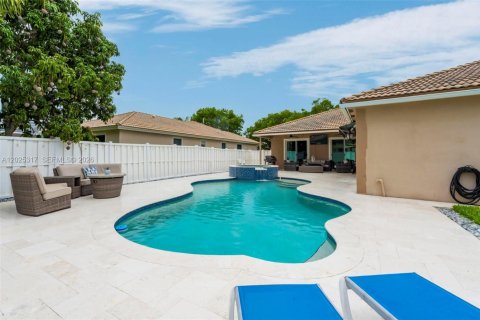Casa en venta en Pembroke Pines, Florida, 4 dormitorios, 199.65 m2 № 2077389 - foto 3
