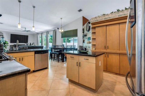 Casa en venta en Pembroke Pines, Florida, 4 dormitorios, 199.65 m2 № 2077389 - foto 18