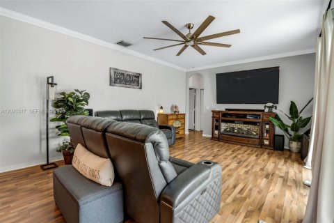 Casa en venta en Pembroke Pines, Florida, 4 dormitorios, 199.65 m2 № 2077389 - foto 20
