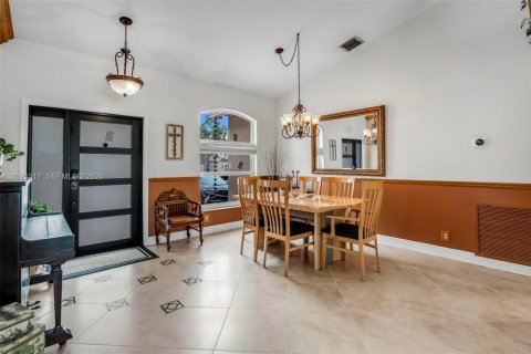 Casa en venta en Pembroke Pines, Florida, 4 dormitorios, 199.65 m2 № 2077389 - foto 5