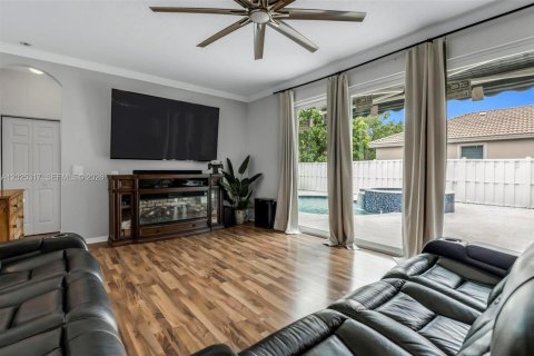 Casa en venta en Pembroke Pines, Florida, 4 dormitorios, 199.65 m2 № 2077389 - foto 22
