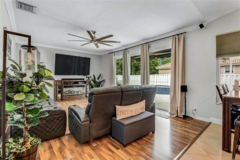 Casa en venta en Pembroke Pines, Florida, 4 dormitorios, 199.65 m2 № 2077389 - foto 19
