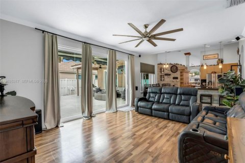 Casa en venta en Pembroke Pines, Florida, 4 dormitorios, 199.65 m2 № 2077389 - foto 21