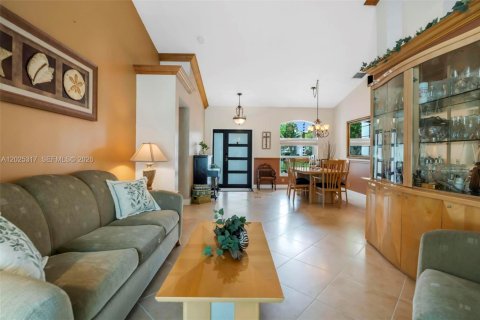 Casa en venta en Pembroke Pines, Florida, 4 dormitorios, 199.65 m2 № 2077389 - foto 9