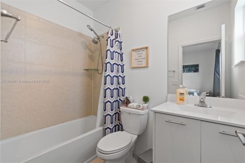 Touwnhouse à vendre à Miami, Floride: 3 chambres, 123.37 m2 № 1955875 - photo 25