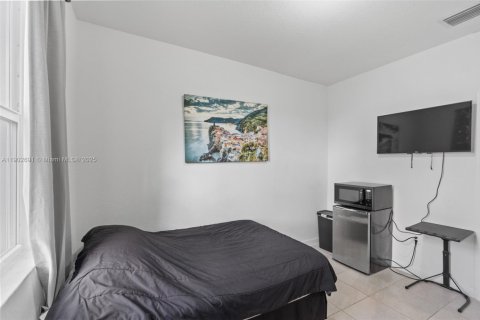 Touwnhouse à vendre à Miami, Floride: 3 chambres, 123.37 m2 № 1955875 - photo 27