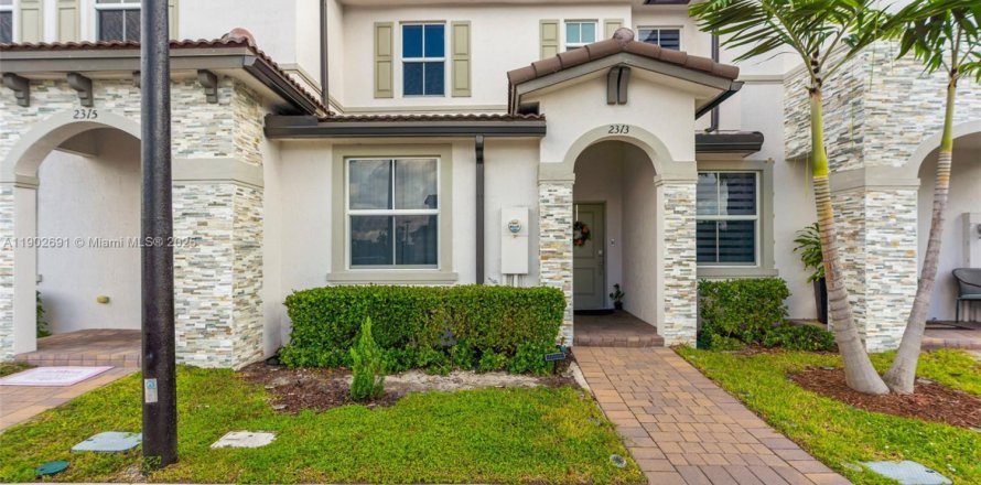 Touwnhouse à Miami, Floride 3 chambres, 123.37 m2 № 1955875