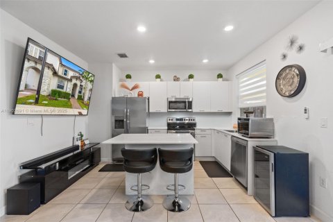 Touwnhouse à vendre à Miami, Floride: 3 chambres, 123.37 m2 № 1955875 - photo 6