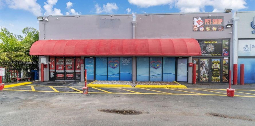 Propiedad comercial en Cutler Bay, Florida № 1874575