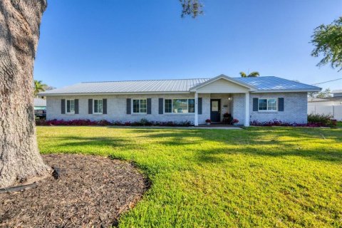 House in Bradenton, Florida 5 bedrooms, 275.73 sq.m. № 1572524 - photo 6