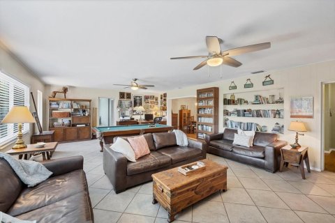 House in Bradenton, Florida 5 bedrooms, 275.73 sq.m. № 1572524 - photo 9