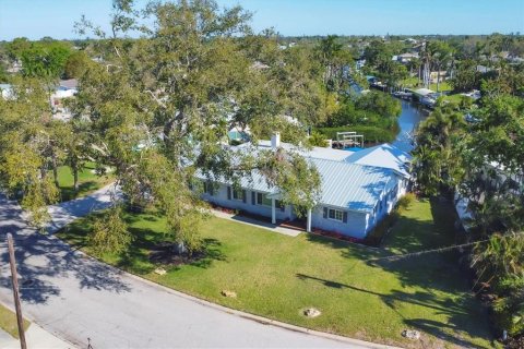House in Bradenton, Florida 5 bedrooms, 275.73 sq.m. № 1572524 - photo 1