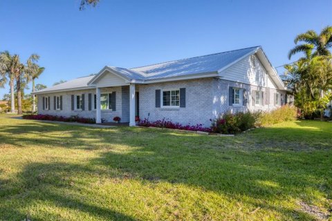 House in Bradenton, Florida 5 bedrooms, 275.73 sq.m. № 1572524 - photo 2