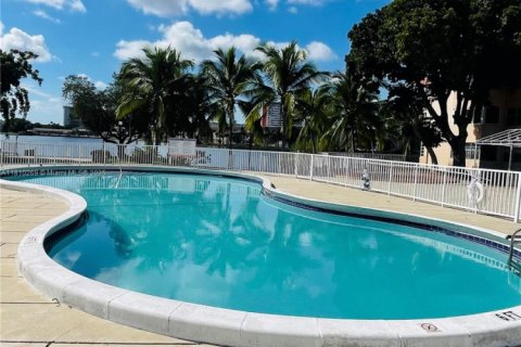 Condominio en venta en Miami, Florida, 1 dormitorio, 88.63 m2 № 1752771 - foto 4