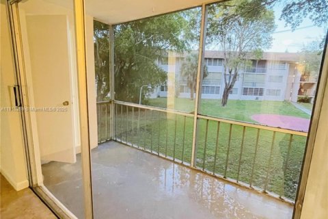 Condominio en venta en Miami, Florida, 1 dormitorio, 88.63 m2 № 1752771 - foto 16