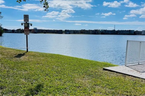 Condominio en venta en Miami, Florida, 1 dormitorio, 88.63 m2 № 1752771 - foto 5