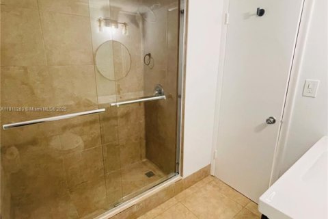 Condominio en venta en Miami, Florida, 1 dormitorio, 88.63 m2 № 1752771 - foto 21