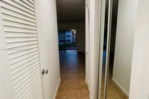Condominio en venta en Miami, Florida, 1 dormitorio, 88.63 m2 № 1752771 - foto 14