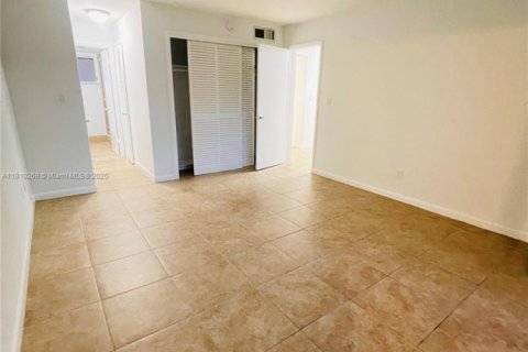 Condominio en venta en Miami, Florida, 1 dormitorio, 88.63 m2 № 1752771 - foto 15